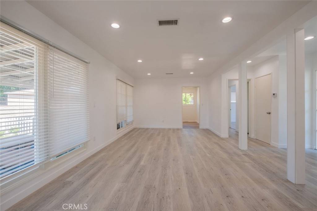 Mission Hills (san Fernando), CA 91345,10007 Burnet AVE