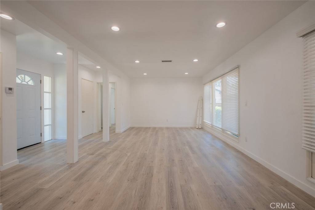 Mission Hills (san Fernando), CA 91345,10007 Burnet AVE