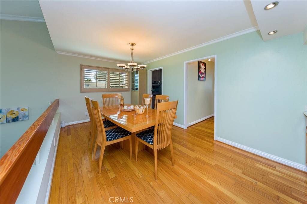 Sherman Oaks, CA 91403,15137 Magnolia BLVD #A