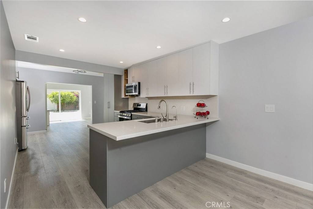 Encino, CA 91316,17710 Martha ST