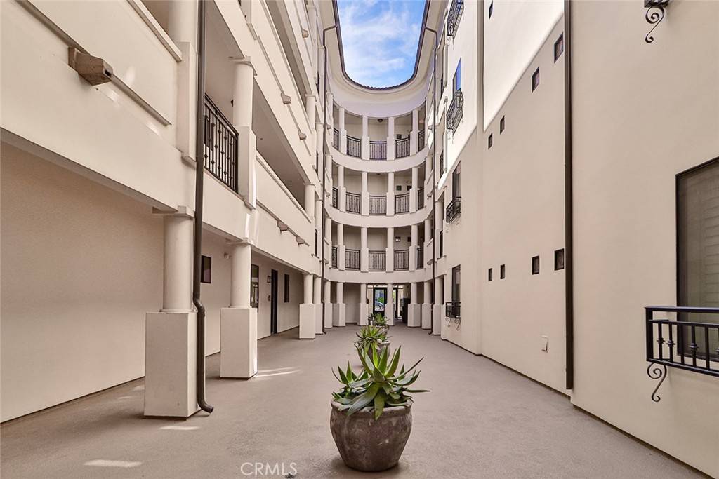Sherman Oaks, CA 91403,4724 Kester AVE #404