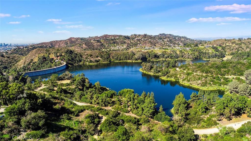 Los Angeles, CA 90068,2861 Durand Drive
