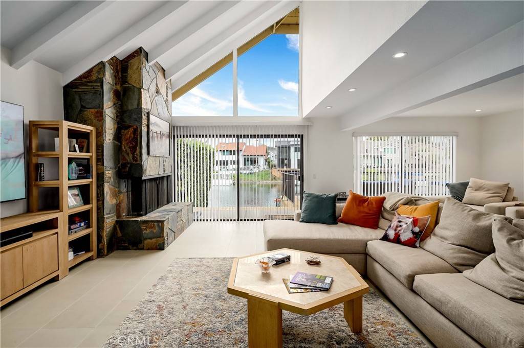 Westlake Village, CA 91361,1359 Southwind CIR