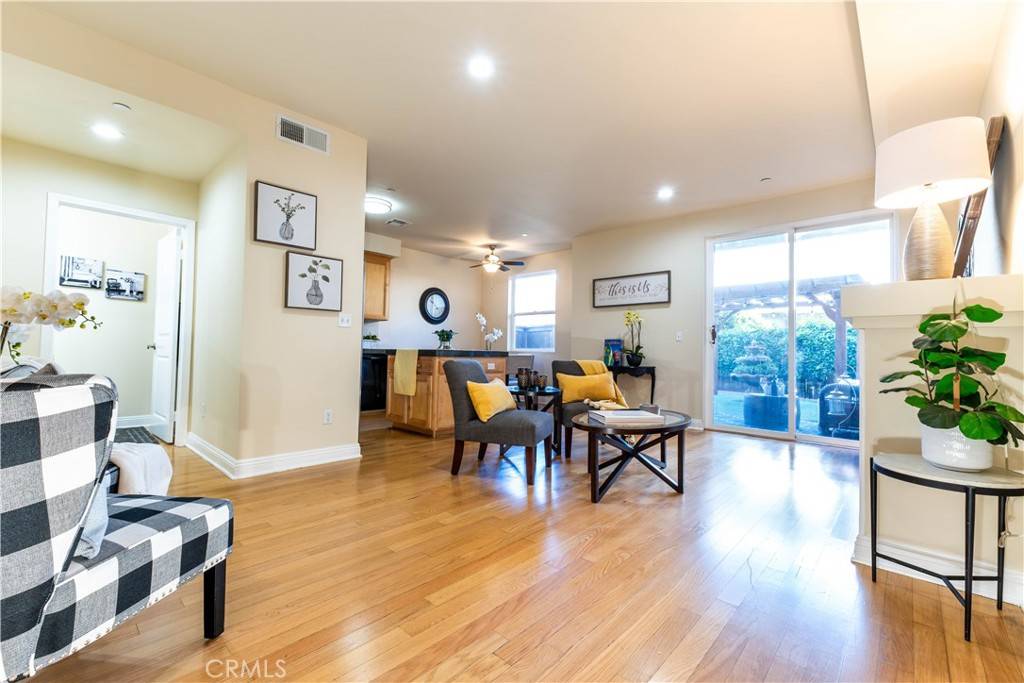 Canoga Park, CA 91303,7132 Farralone AVE #206