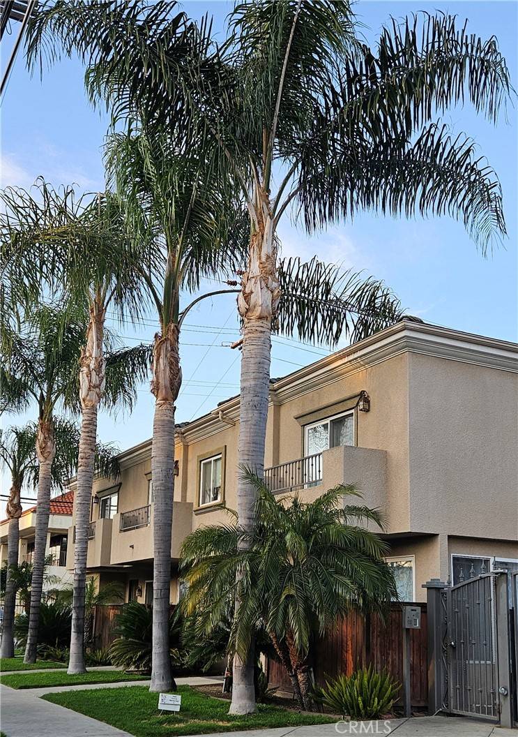 Canoga Park, CA 91303,7132 Farralone AVE #206