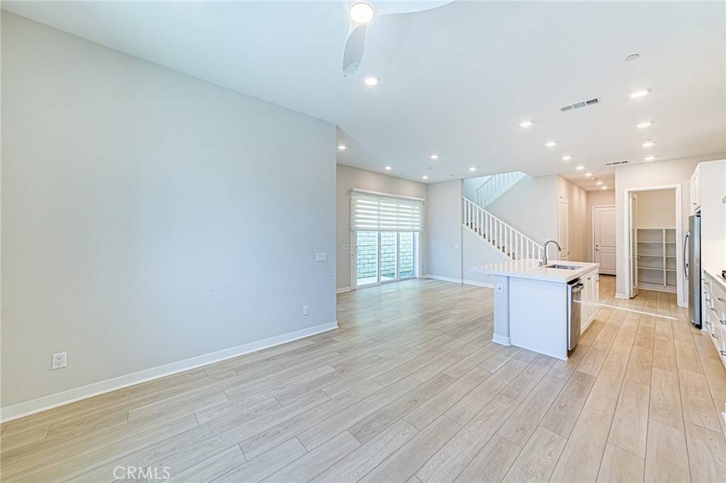 Valencia, CA 91381,27245 Red Willow CT