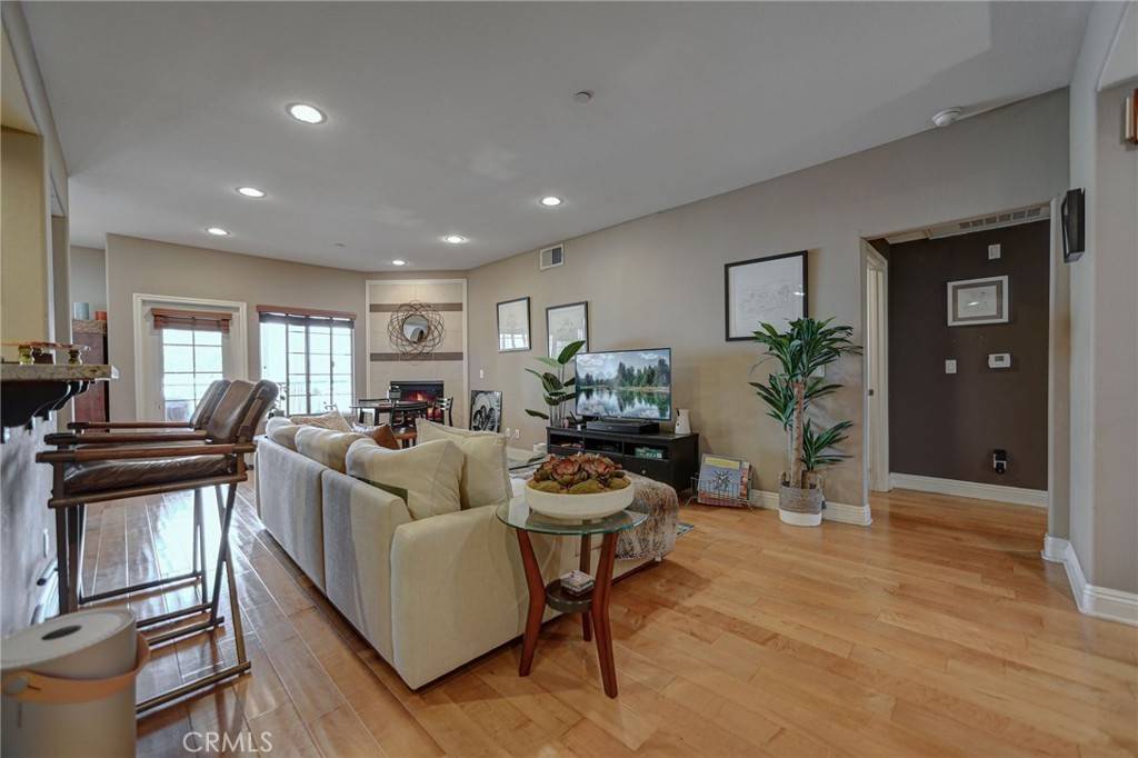 North Hollywood, CA 91601,4805 Bellflower AVE #205