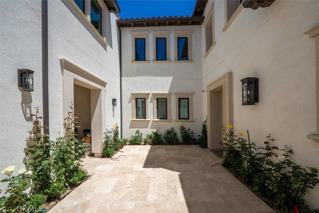 Chatsworth, CA 91311,11040 Sweetwater CT