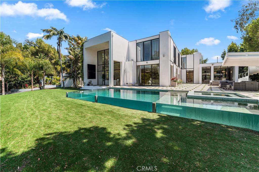 Beverly Hills, CA 90210,1024 Summit DR