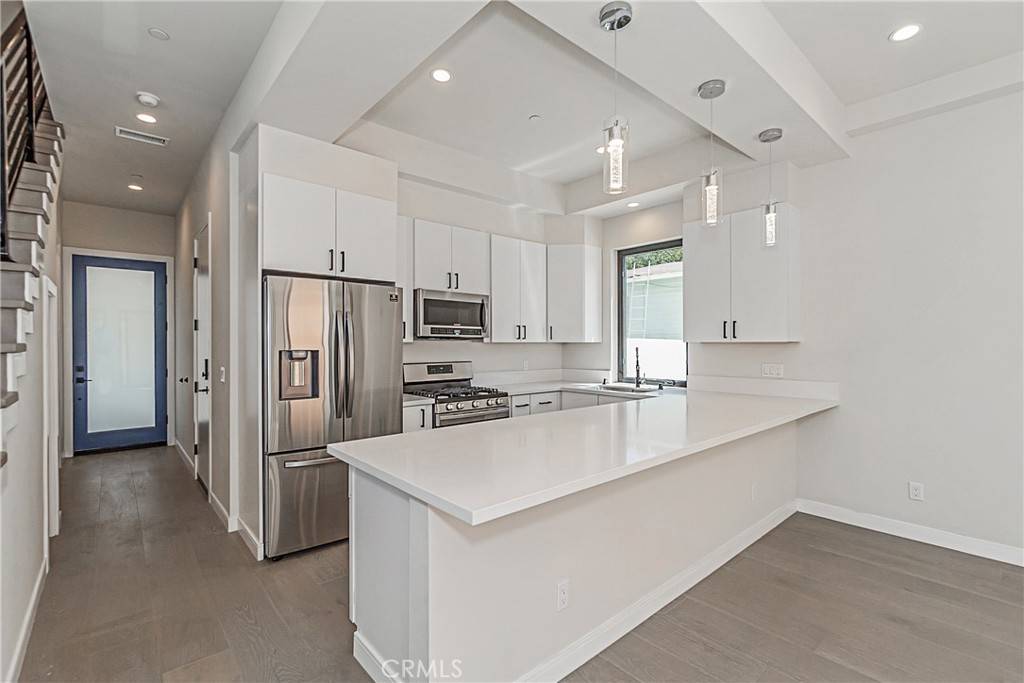 Los Angeles, CA 90029,1205 Manzanita ST