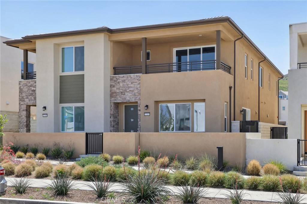 Valencia, CA 91381,27217 Red Willow CT