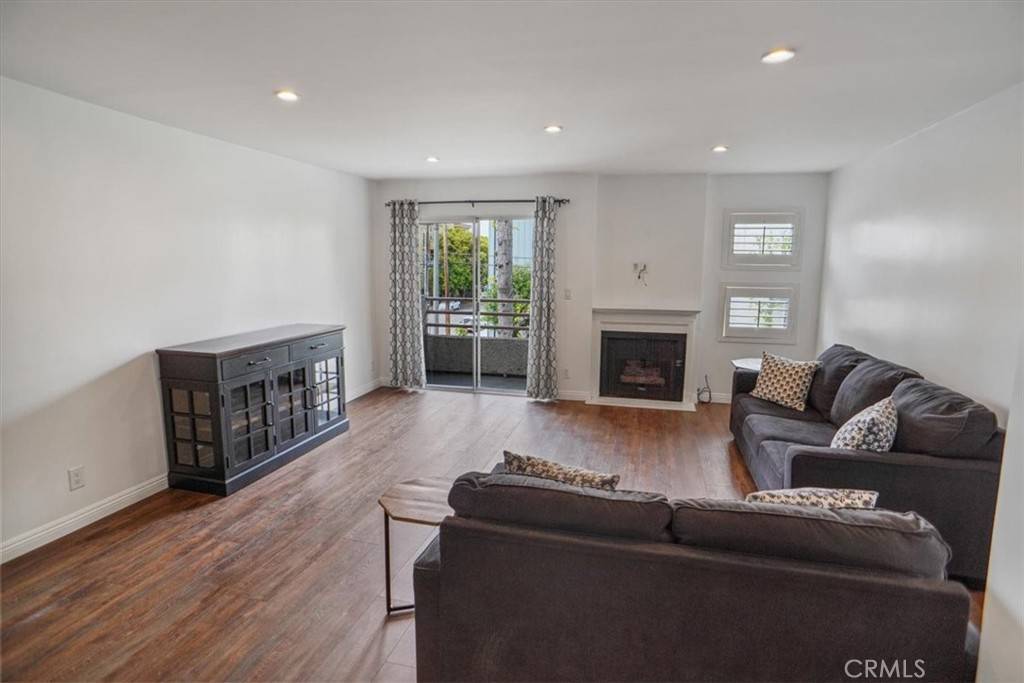 North Hollywood, CA 91601,11230 Peach Grove ST #206
