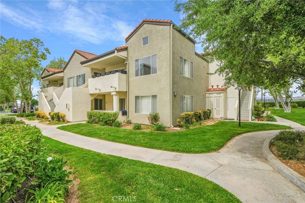 Newhall, CA 91321,21308 Eucalyptus WAY #202