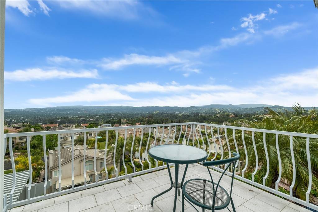 Woodland Hills, CA 91367,24926 Vista Verenda