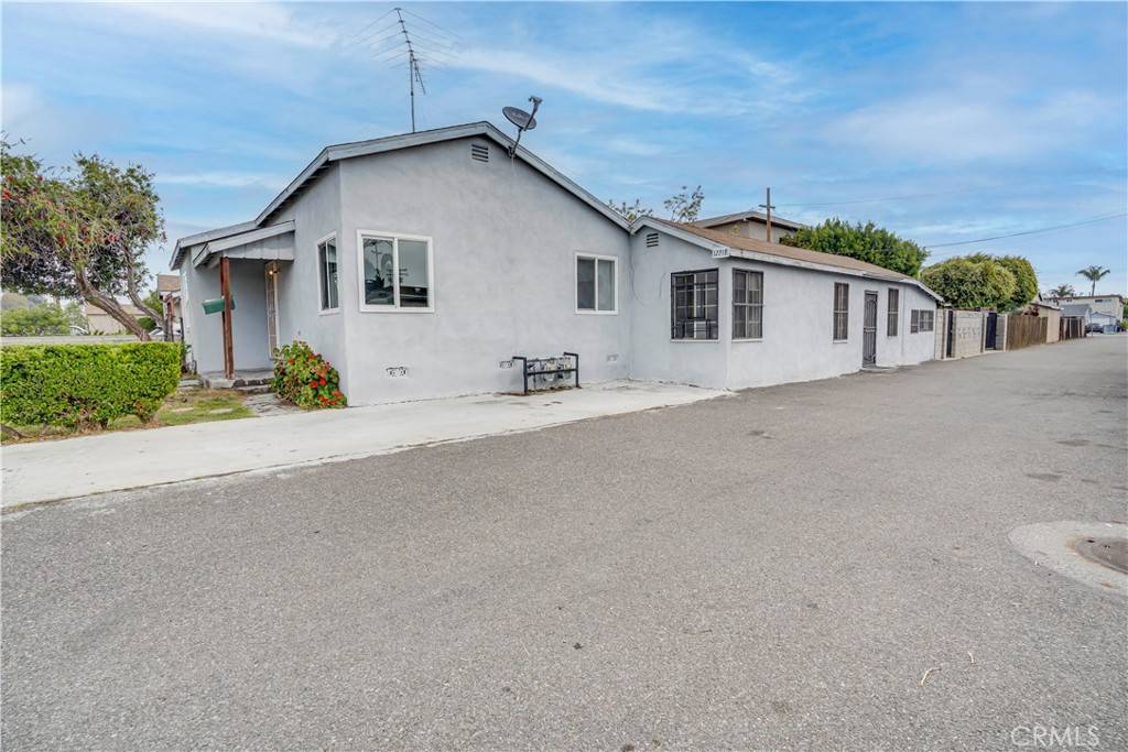 Hawthorne, CA 90250,12716 Doty AVE
