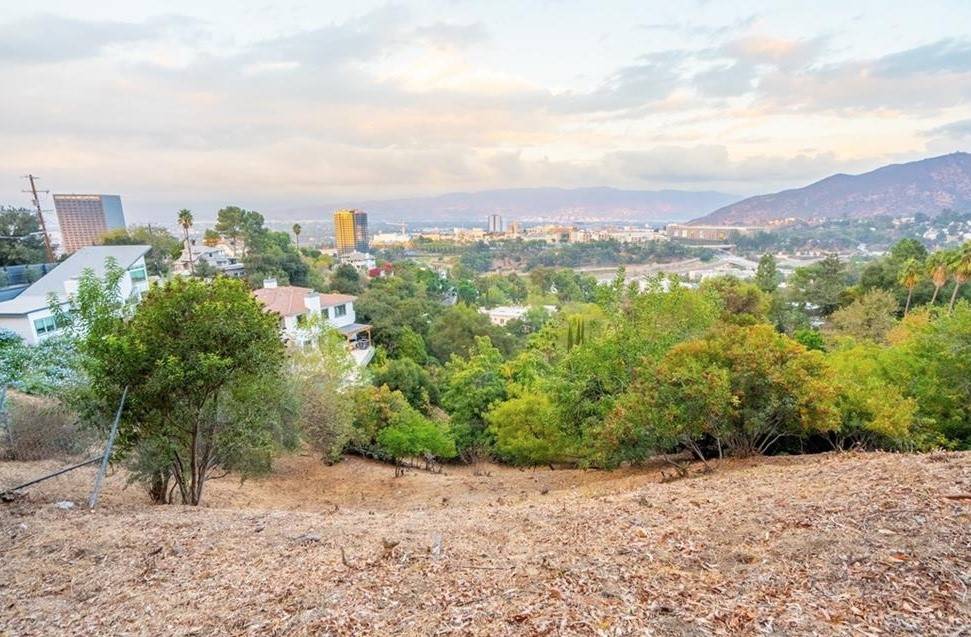 Studio City, CA 90068,3544 Multiview Dr