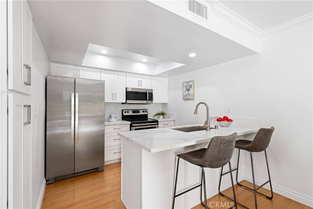 Tarzana, CA 91356,18408 Hatteras ST #27