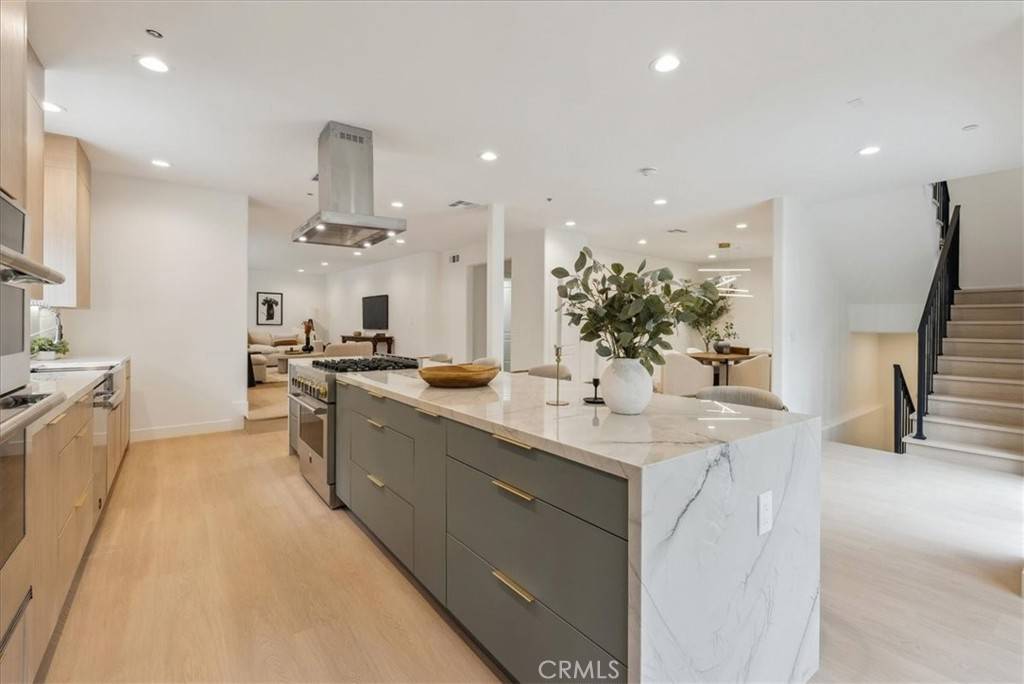 Woodland Hills, CA 91364,4236 Canoga AVE