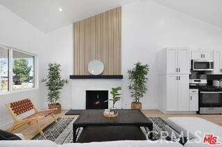 Woodland Hills, CA 91364,22054 Avenue San Luis