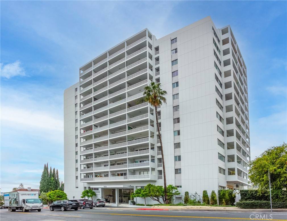 West Hollywood, CA 90069,999 N Doheny DR #402