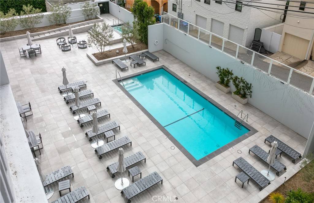 West Hollywood, CA 90069,999 N Doheny DR #402