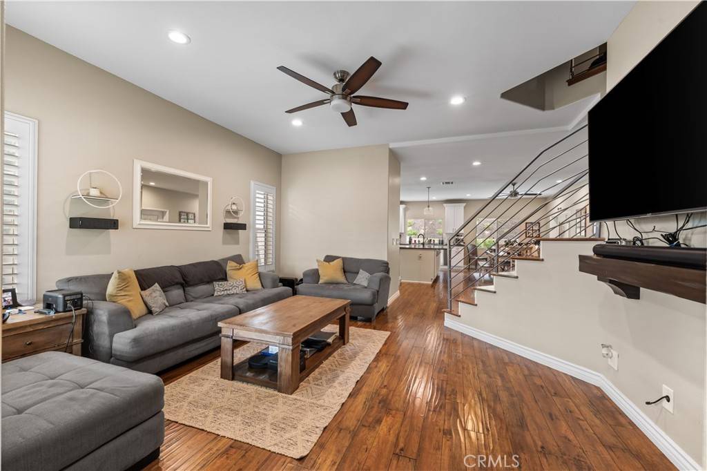Valencia, CA 91354,23801 Foxwood CT