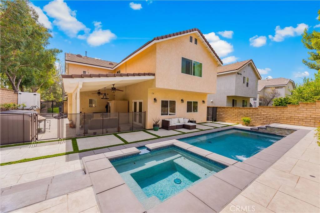 Valencia, CA 91354,23801 Foxwood CT