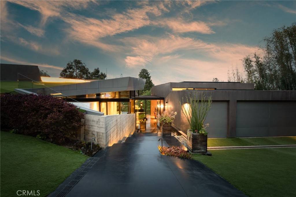 Los Angeles, CA 90049,314 N Barrington AVE