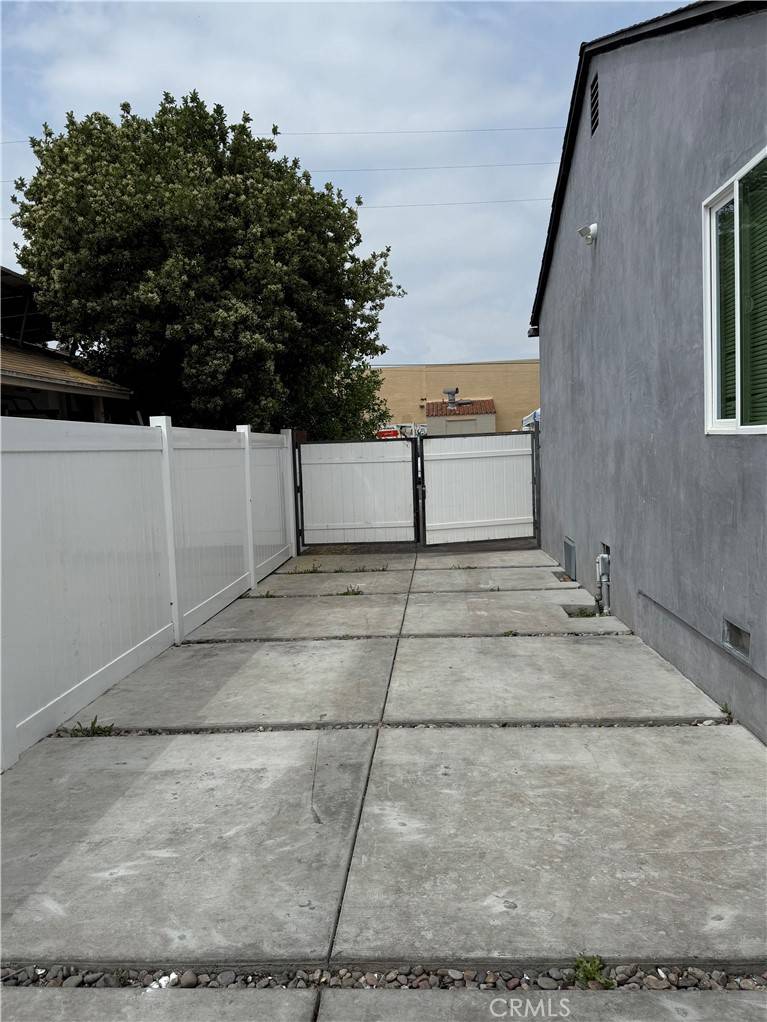 Reseda, CA 91335,6714 Etiwanda Ave
