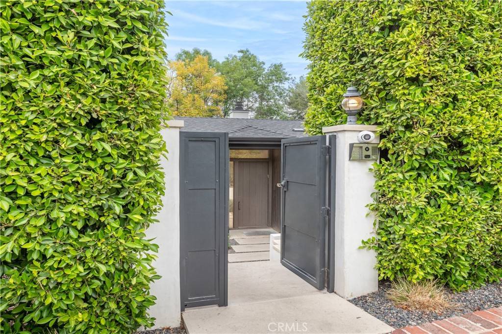 Encino, CA 91316,18085 Karen DR