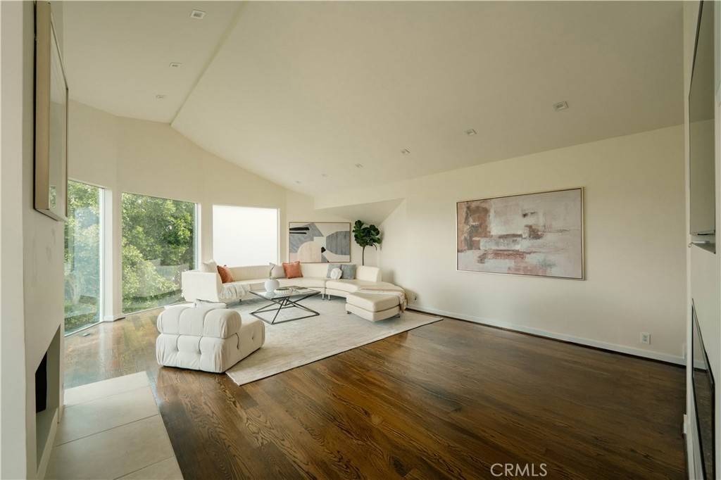 Beverly Hills, CA 90210,1680 Summitridge DR