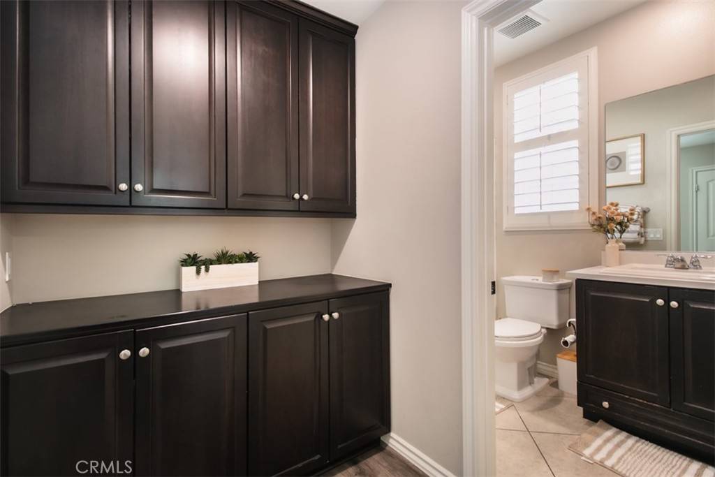 Valencia, CA 91354,29048 N West Hills DR