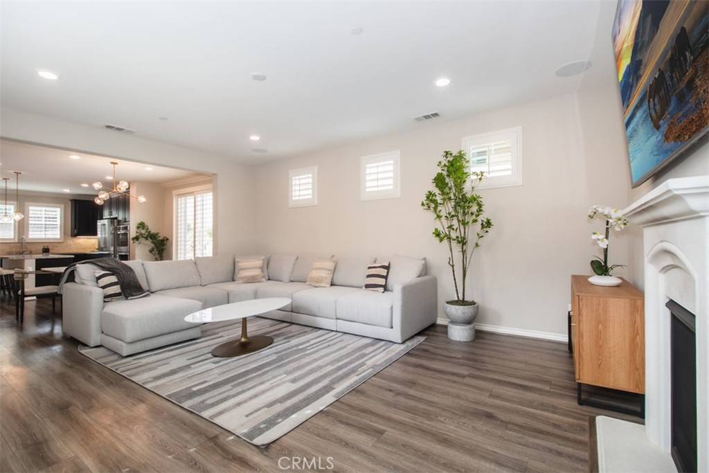 Valencia, CA 91354,29048 N West Hills DR