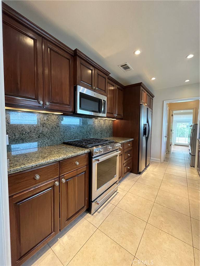 Encino, CA 91316,17613 Bessemer ST