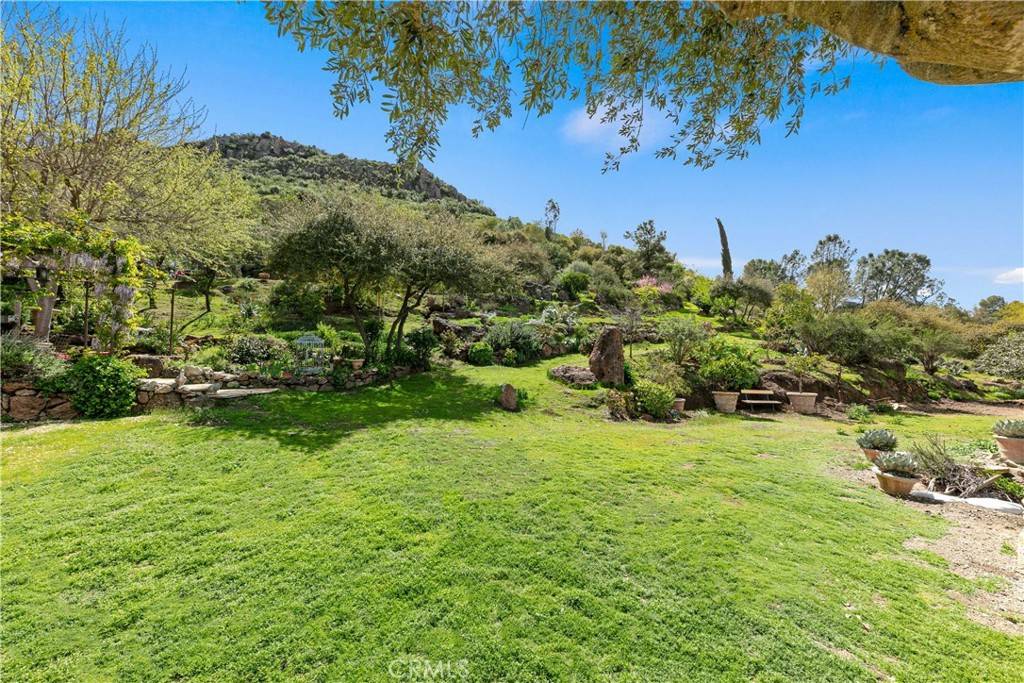 Agoura Hills, CA 91301,29012 Crags DR