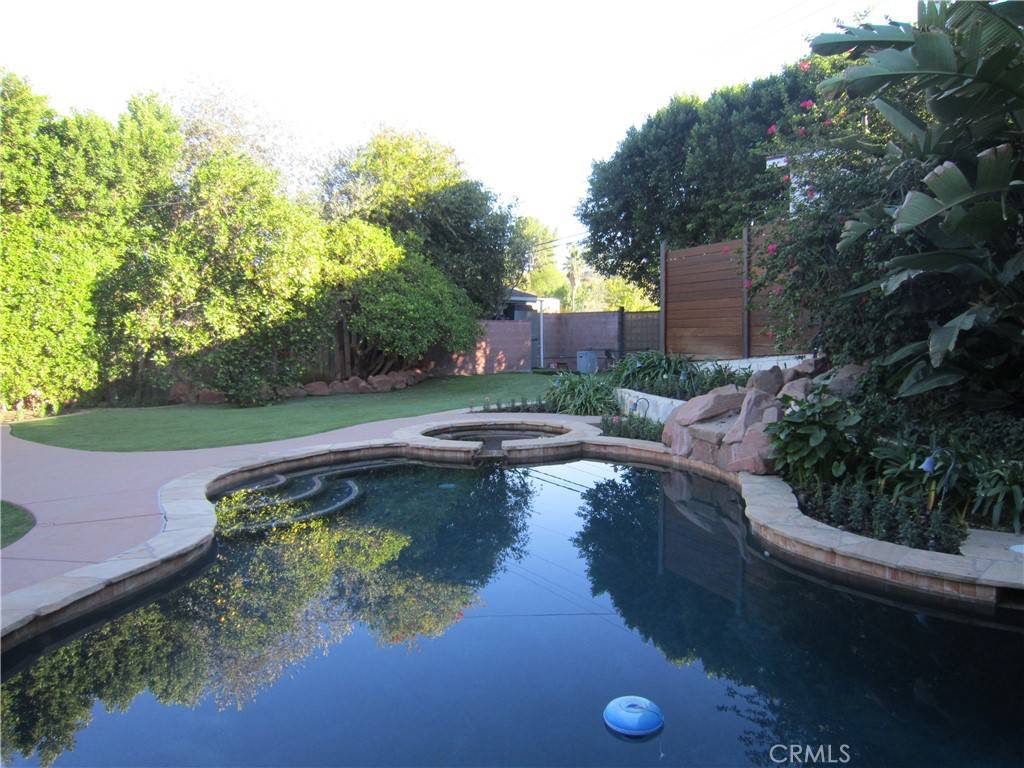 Woodland Hills, CA 91367,20330 Oxnard ST