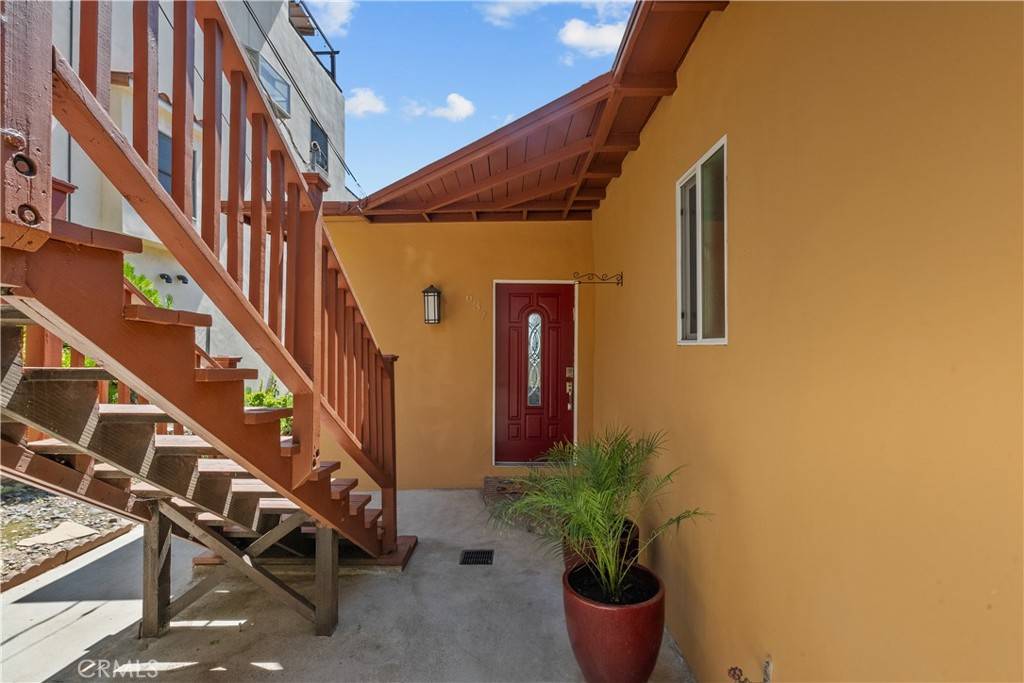 Los Angeles, CA 90065,637 Sunnyhill DR