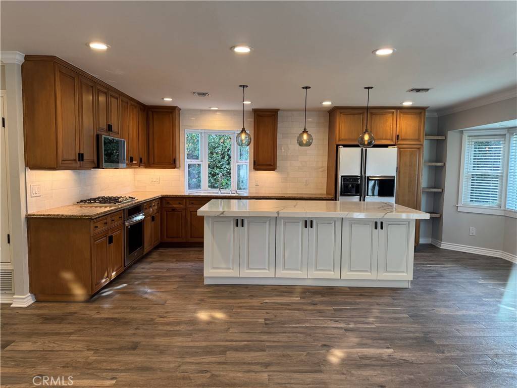 Woodland Hills, CA 91367,6215 Tony AVE