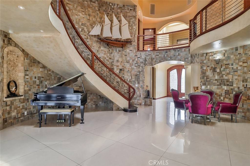 Long Beach, CA 90803,5455 E Sorrento DR