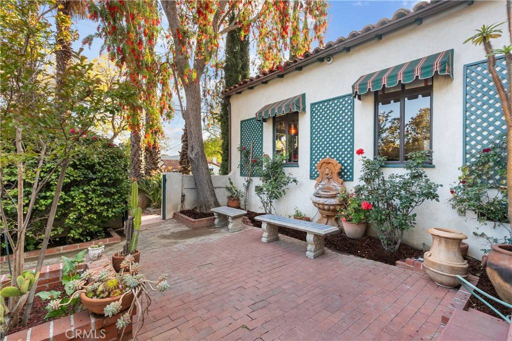 Glendale, CA 91202,919 W Kenneth RD