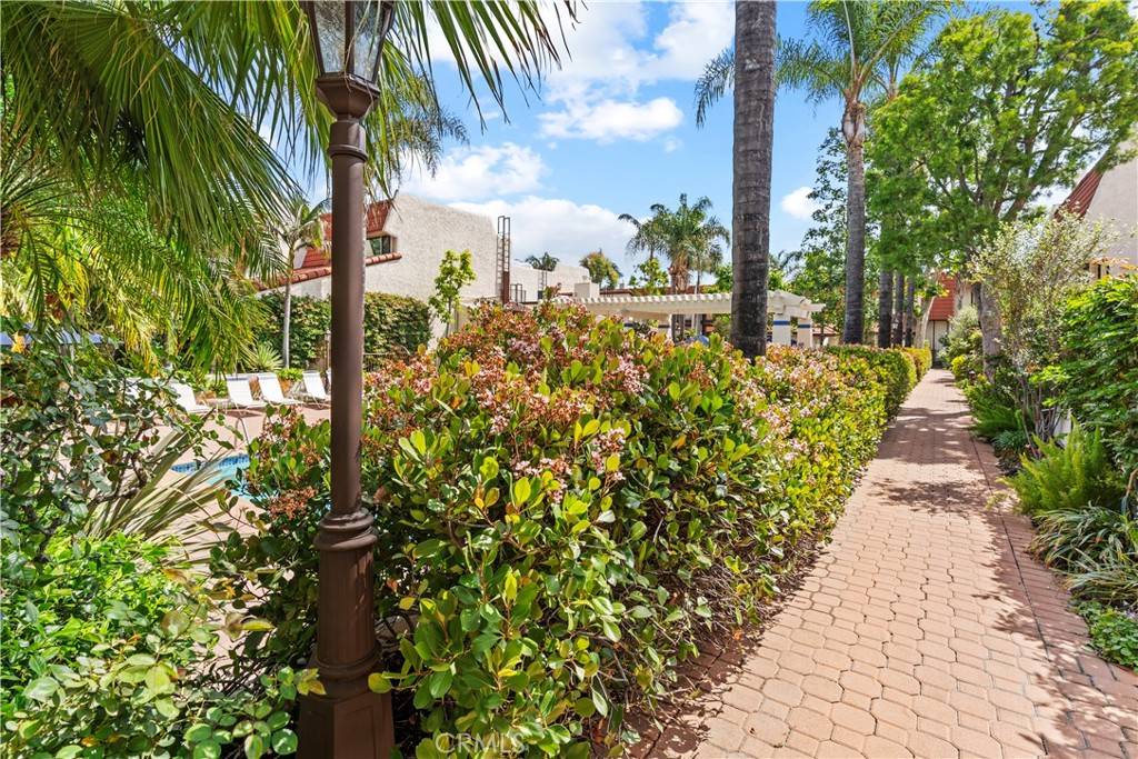 Woodland Hills, CA 91367,22277 1/2 Erwin ST