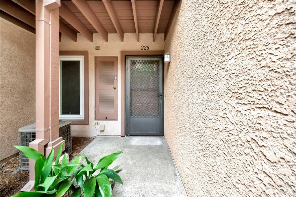 Canoga Park, CA 91303,7050 Shoup AVE #228