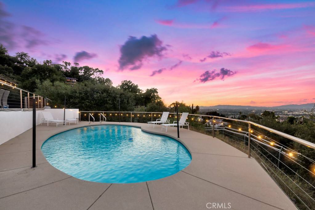 Los Angeles, CA 90068,3201 Bonnie Hill DR