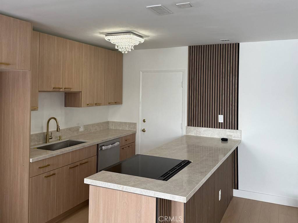 West Hollywood, CA 90069,960 Larrabee ST #120