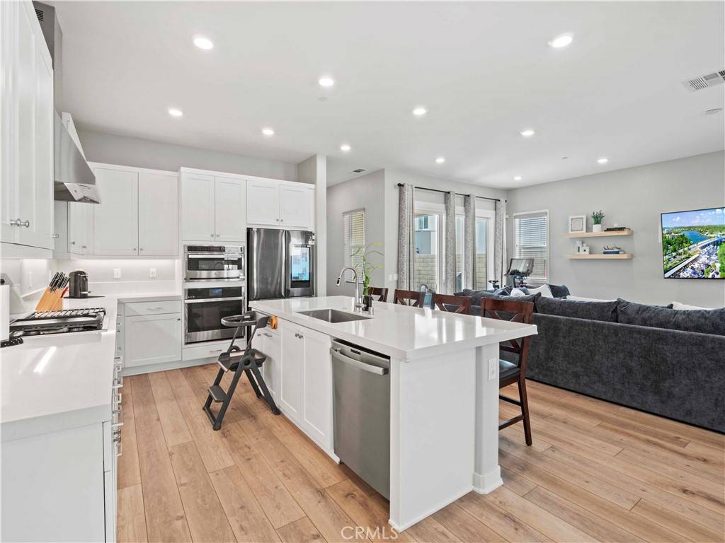 Valencia, CA 91381,27730 Knoll View PL