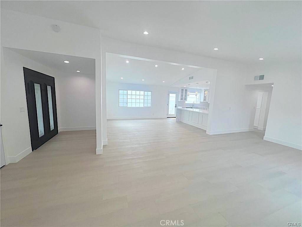 Woodland Hills, CA 91364,21541 Yucatan AVE