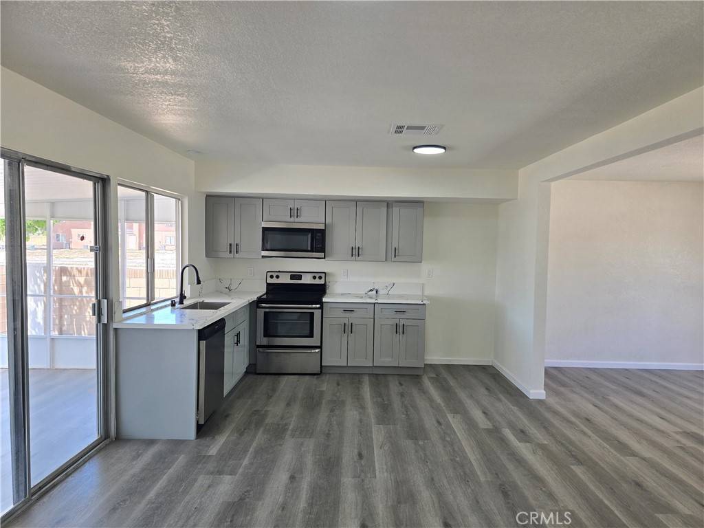 California City, CA 93505,10621 Applewood DR