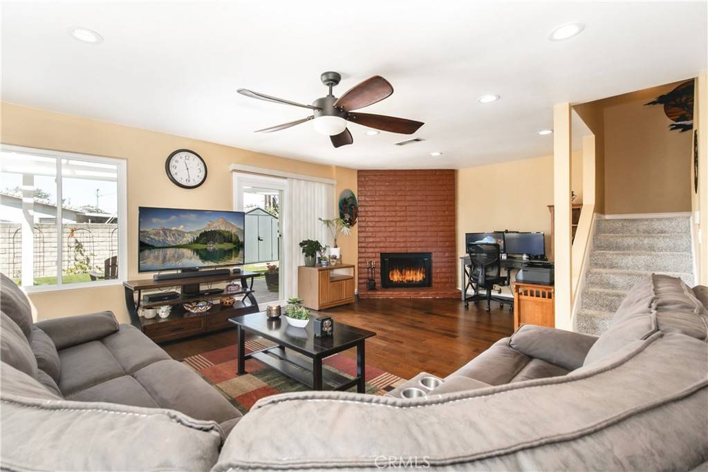 Simi Valley, CA 93065,813 Chelsea CT