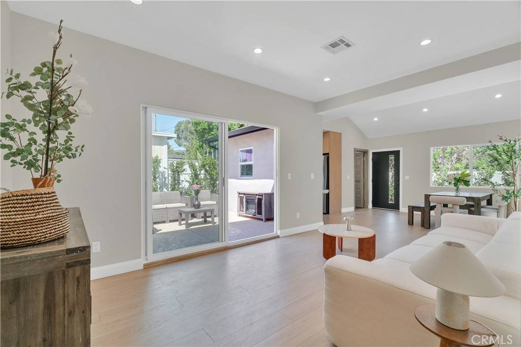 Burbank, CA 91506,1332 N Lincoln ST
