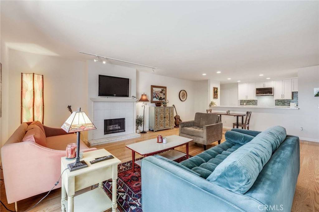 Los Angeles, CA 90068,1940 N Highland AVE #69